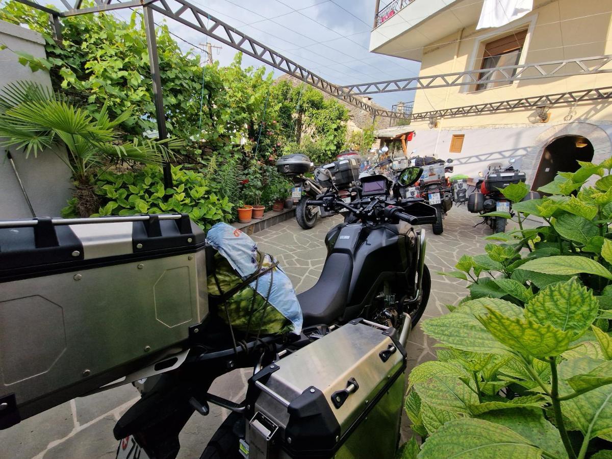 Palorto Traditional Hotel ジロカストラ エクステリア 写真