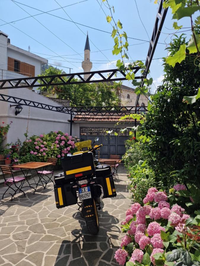 Palorto Traditional Hotel ジロカストラ エクステリア 写真